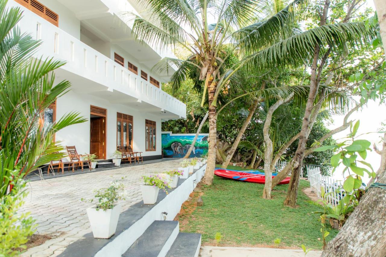 Scenery River Star Hotel Hikkaduwa Exteriör bild